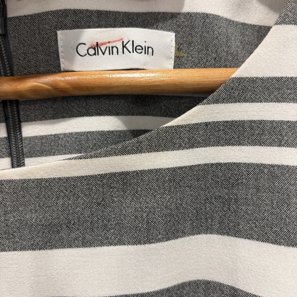 Calvin Klein | Grey and White Sleeveless V-Neck Chevron Dress Sz 6 Career - Picture 3 of 6